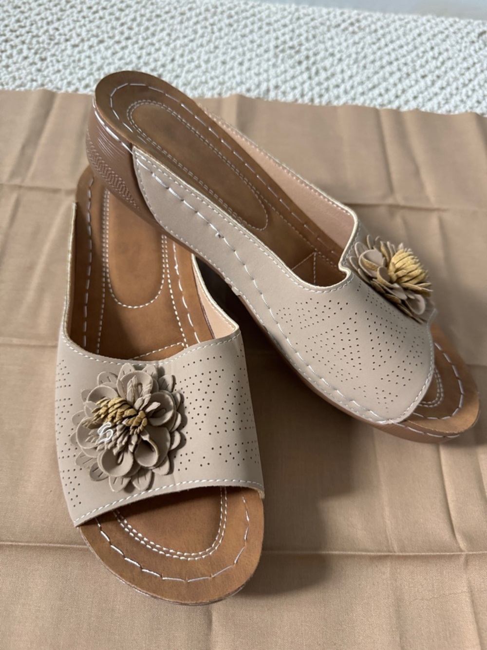Women’s Taupe Floral Slip-On Mules
